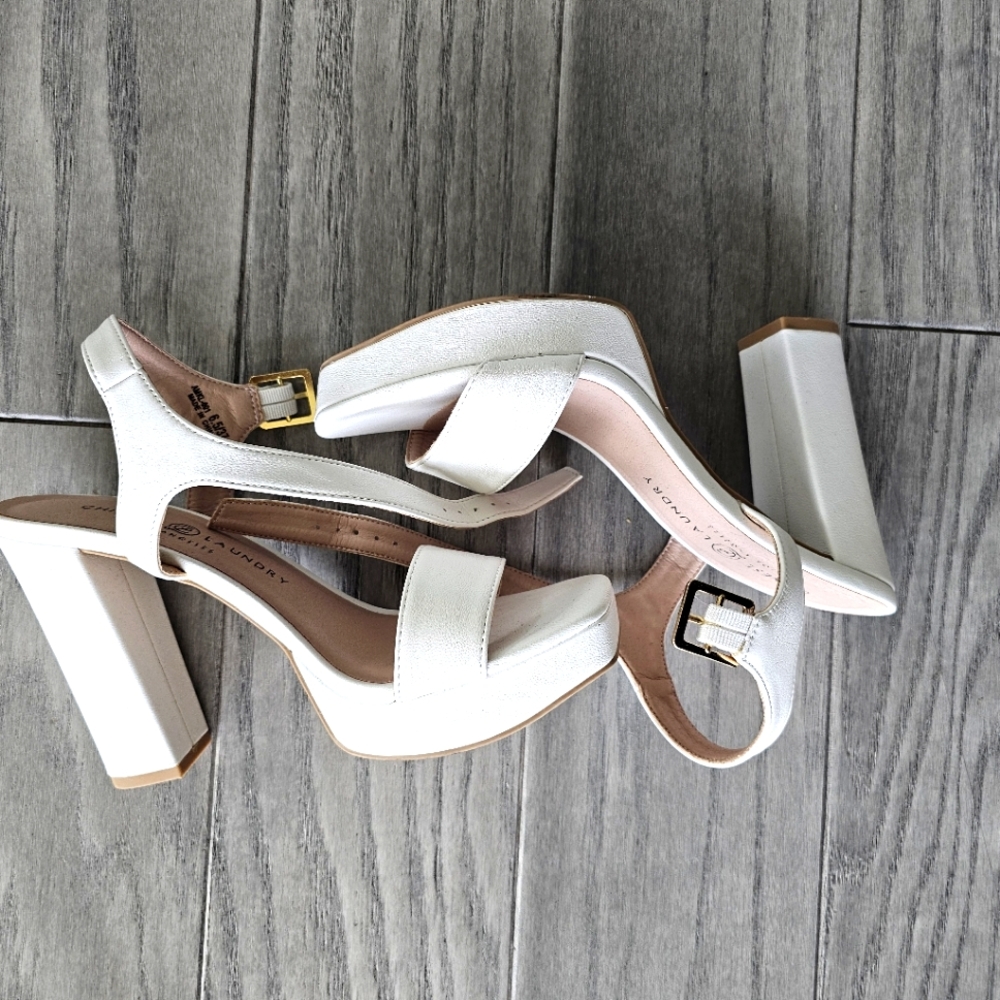 White pump, size 6.5